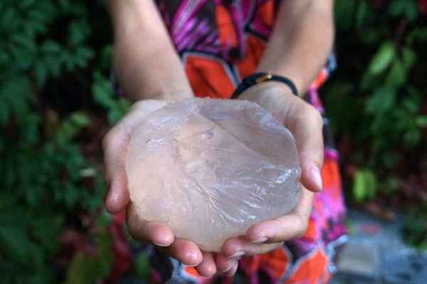 Tiny Edible Water Blob, Could Be A Major Solution To Plastic Bottle Waste / Ocean Great Ideas